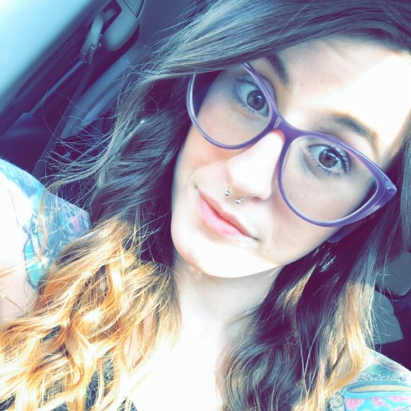 Meet your Posher, Kayla - Picture 6 of 8